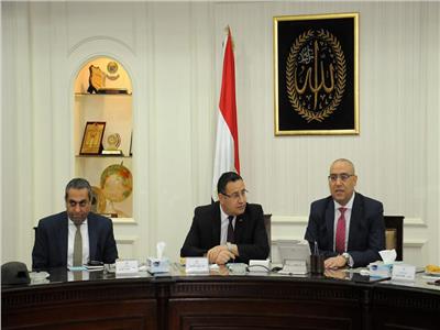 وزير الإسكان ومحافظ الإسكندرية يتابعان مشروع تطوير محور المحمودية