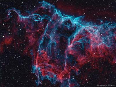صورة غير عادية لانفجار نجم ضخم يشبه الخفاش
