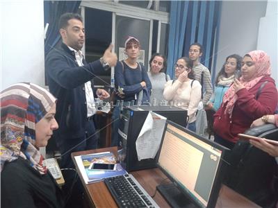 نادر عيسى: يشرح لطلاب الاعلام اقسام البوابة الالكترونية
