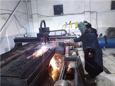 شيماء سعيد.. أول صانعة أثاث من الحديد في مصر