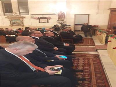 محافظ القاهرة خلال زيارته لكنيسة الأرمن الكاثوليك بمصر الجديدة