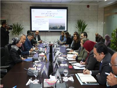 محافظ القليوبية ووزيرة البيئة يشاركان في اجتماع مواجهة تلوث الهواء بالقاهرة الكبرى