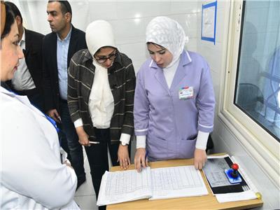 وزيرة الصحة خلال جولتها ببورسعيد