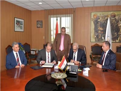 جانب من  توقع اتفاقية تعاون بين البورصة مع جامعة المنصورة