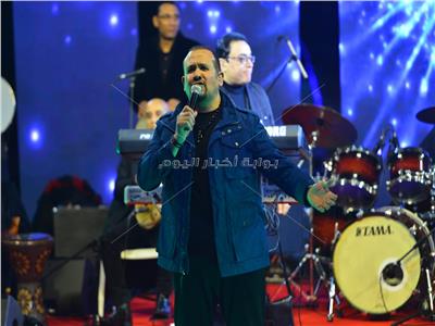 هشام عباس خلال الحفل