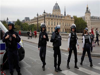 الشرطة الفرنسية تقتل شخص قبل تنفيذه عملية طعن في باريس