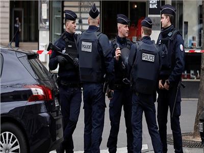 سقوط قتيل وعدد من المصابين في هجوم بسكين قرب باريس
