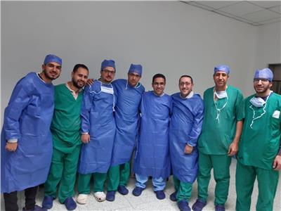 فريق طبي من كلية طب جامعة حلوان