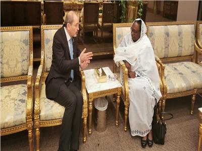 وزيرا خارجية السودان، أسماء عبد الله، والأردن أيمن الصفدي