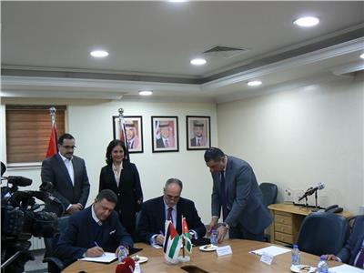 توقيع اتفاقية لزيادة الطاقة الكهربائية المصدرة من الأردن إلى فلسطين