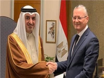 السفير هشام بن محمد الجودر مع حاتم تاج الدين مساعد وزير الخارجية لشؤون المراسم