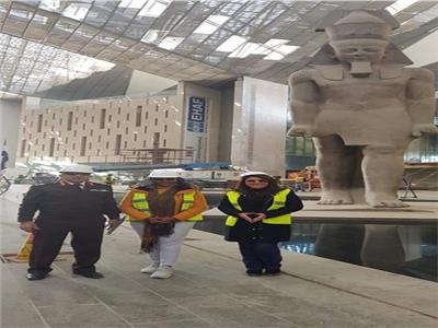 حفيدة الزعيم نيلسون مانديلا تزور المتحف المصري الكبير