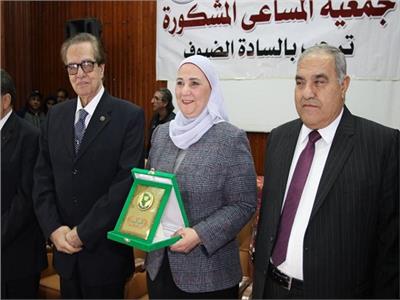 نيفين القباج وزيرة التضامن الاجتماعي مع عدد من القيادات 