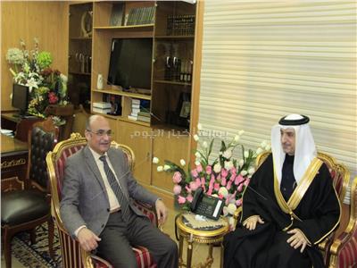 وزير العدل يلتقي السفير البحريني