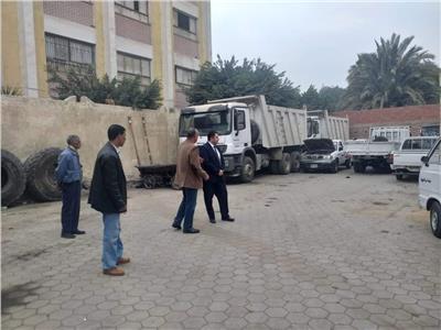 نائب محافظ القاهرة يتفقد مخزن السيارات التابع لحي الأميرية