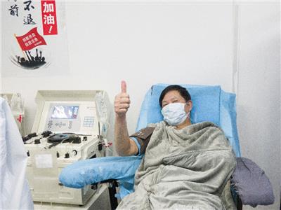 صينيون متعافون من «كورونا» يتبرعون بالدم للحالات الحرجة