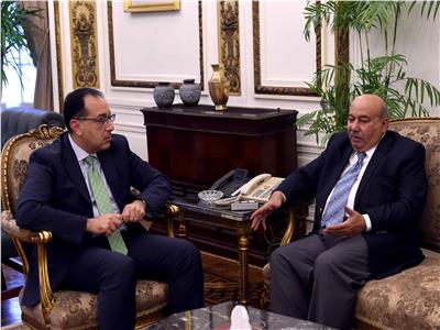 رئيس الوزراء يلتقى السفير الكويتى بالقاهرة