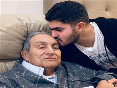 عمر علاء مبارك مع جده حسني مبارك