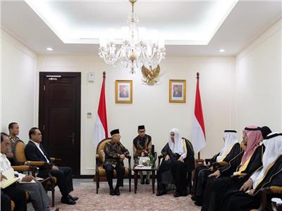 الرئيس الإندونيسي جوكو ويدودو في القصر الرئاسي