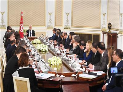 الرئيس التونسي يترأس الاجتماع الأول للحكومة الجديدة