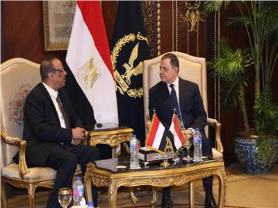 وزير الداخلية يستقبل رئيس الوزراء وزير داخلية الجمهورية اليمنية