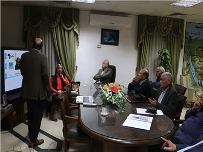 محافظ جنوب سيناء يناقش خطط ومقترحات تطوير قرية الجبيل بطور سيناء