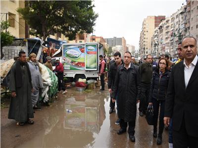 محافظ الإسكندرية يتفقد أعمال توسعة ميدان الكيلو ٢١ بالعجمي  