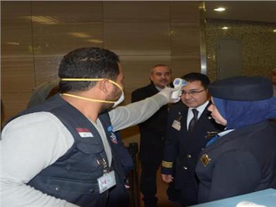 تطبيق الإجراءات الوقائية بمطار القاهرة الدولي