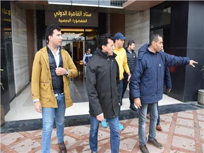 أشرف صبحي في جولة باستاد القاهرة الدولي