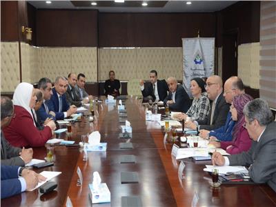 ٤ وزراء ومحافظ القاهرة يستعرضون الحلول و للتعامل مع مشكلة منطقة الزرايب