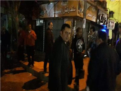 نائب محافظ القاهرة يتفقد الشوارع للتأكد من غلق المقاهي والمحلات 