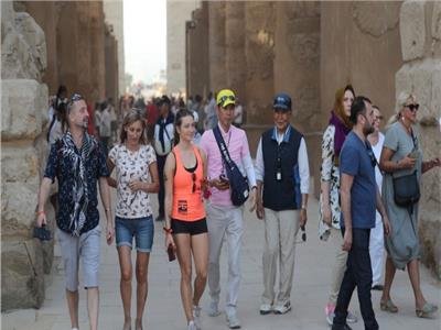 مجموعة من السياح في مصر