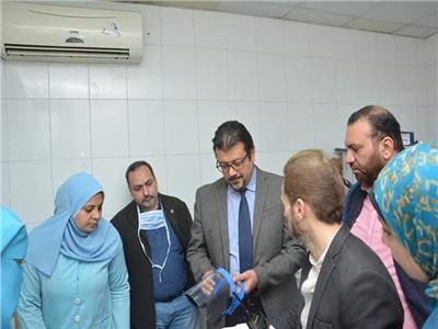 الأطباء والممرضات بمستشفى جامعة المنصورة