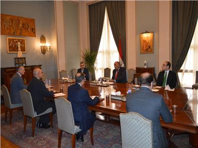 جانب من اجتماع وزير الخارجية مع قيادات الوزارة