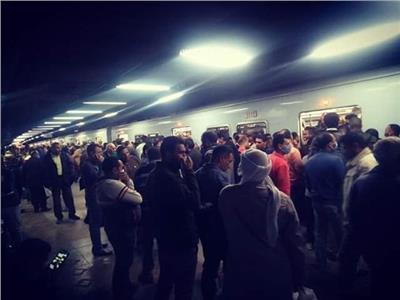  صورة ترصد تكدس المواطنين بمترو الأنفاق القطارات قبيل الحظر