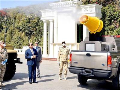 الرئيس يتفقد نماذج المعدات التي طورتها القوات المسلحة لمكافحة انتشار «كورونا»