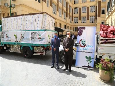 محافظ القاهرة يطلق مبادرة لتوزيع أدوات التعقيم والمواد الغذائية على عمال النظافة