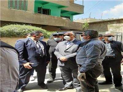 محافظ القاهرة يشهد حملات إزالة العقارات المخالفة بحدائق القبة