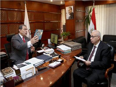 وزير القوى العاملة خلال حواره مع الكاتب الصحفي علي حسن
