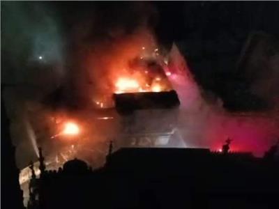 حريق هائل بمحل زيوت في شارع البحر الأعظم