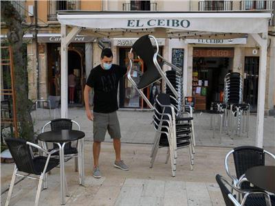 المقاهي والمطاعم الإسبانية استعدت بالمواد الطبيه لفتح ابوابها امام المواطنين