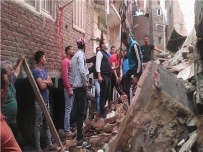 بالصور|انهيار عقار قديم بحي وسط الإسكندرية