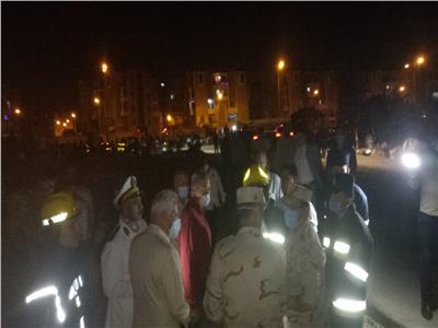 محافظ القليوبية ومدير الأمن يتابعان اخماد حريق مصنع بمنطقة الشباب بالعبور