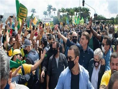 الرئيس البرازيلي يشارك في مسيرة بدون كمامة