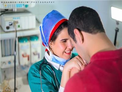 صورة تجمع الطبيبة والمريض في «سيشن الغرام»