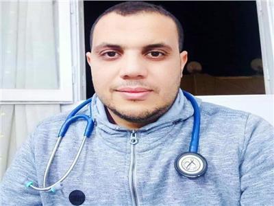  الدكتور الشاب محمد عنتر أخصائى طب الأطفال بمستشفى سنورس المركزى