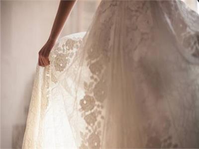 فستان زفاف من الهيروين