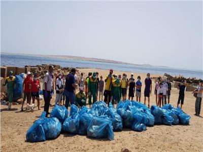  حملات نظافة للشواطئ بالبحر الاحمر