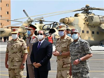 الرئيس السيسي خلال تفقده المنطقة العسكرية الغربية اليوم 