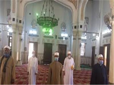 محافظ مطروح يتابع الإجراءات الاحترازية بالمساجد 